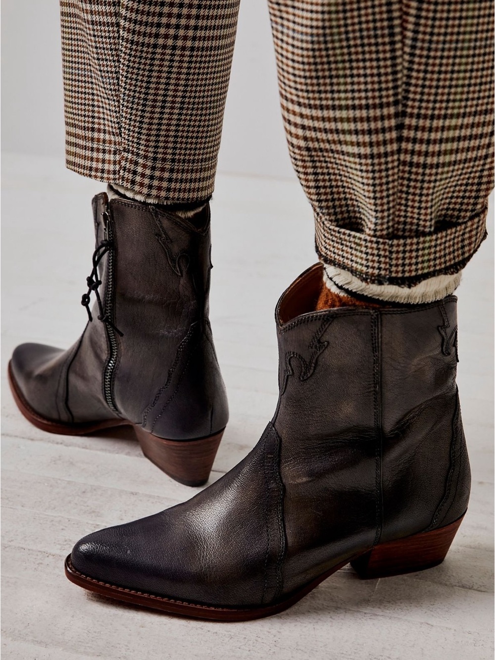 Free People New Frontier boots, carbon, size 7